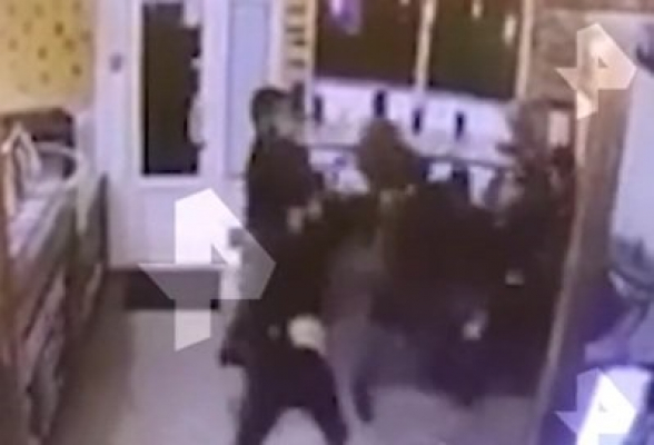 В сети появилось видео нападения азербайджанцев на кафе «Армянский дом» в Москве
